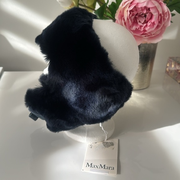 ❄️MaxMara navy fur ear warmer - Picture 9 of 9